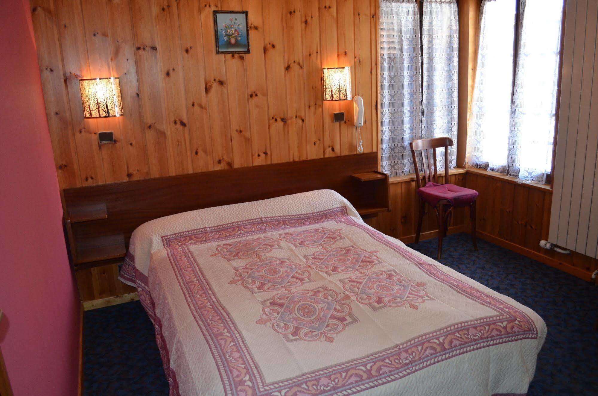 Les Touristes Hotel Abondance Buitenkant foto